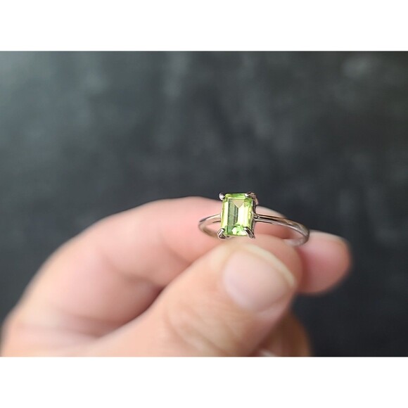 925 Sterling Silver Prong Set Peridot Rectangular Solitaire Ring, SIZE US 8 - Picture 2 of 10